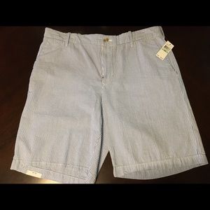 IZOD PIN STRIPE SHORTS